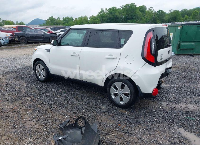 Photo 3 of 2016 Kia Soul (VIN KNDJN2A27G7267025)