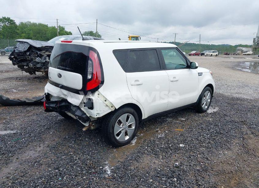 Photo 4 of 2016 Kia Soul (VIN KNDJN2A27G7267025)