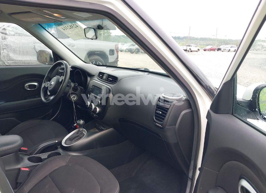 Photo 5 of 2016 Kia Soul (VIN KNDJN2A27G7267025)