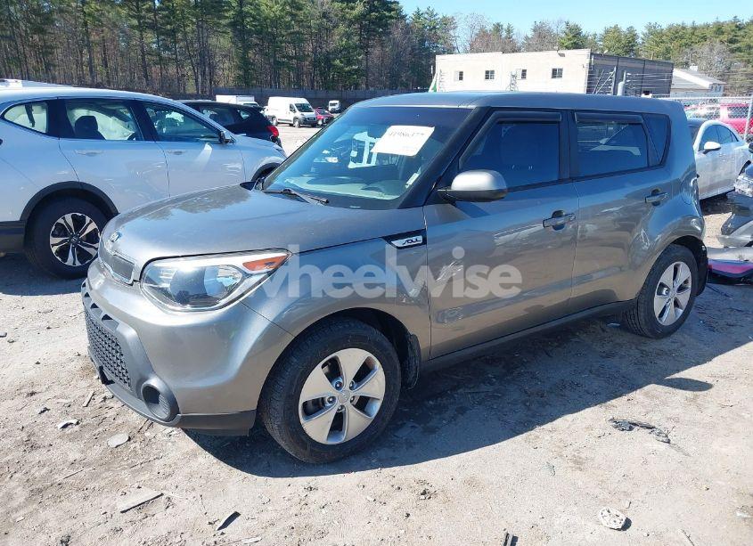 Photo 2 of 2016 Kia Soul (VIN KNDJN2A27G7270295)