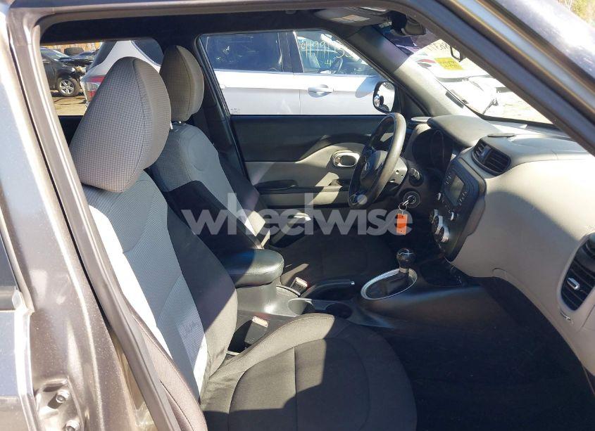 Photo 5 of 2016 Kia Soul (VIN KNDJN2A27G7270295)