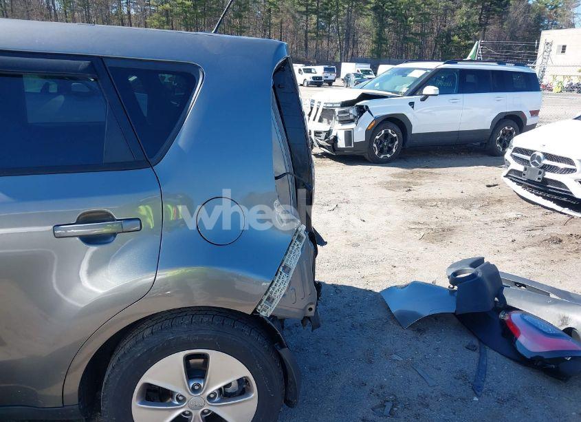 Photo 6 of 2016 Kia Soul (VIN KNDJN2A27G7270295)