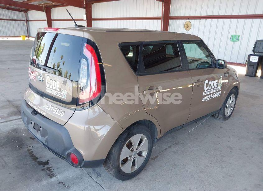 Photo 4 of 2016 Kia Soul (VIN KNDJN2A27G7289364)