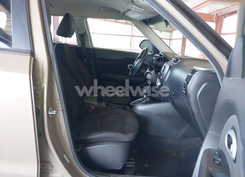 Photo 5 of 2016 Kia Soul (VIN KNDJN2A27G7289364)