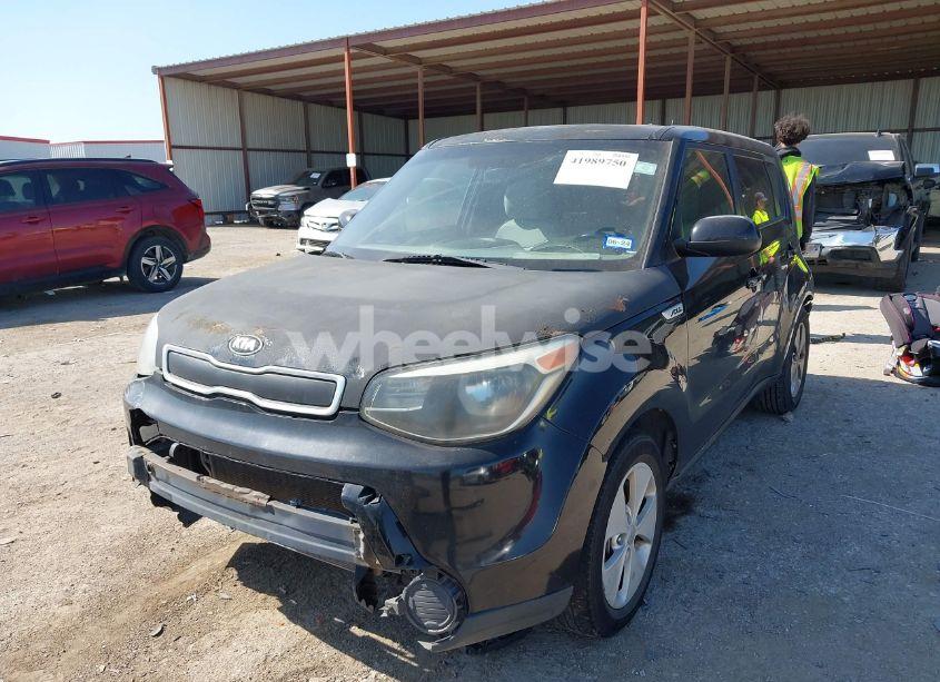 Photo 2 of 2016 Kia Soul (VIN KNDJN2A27G7298758)