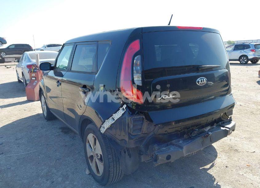 Photo 3 of 2016 Kia Soul (VIN KNDJN2A27G7298758)