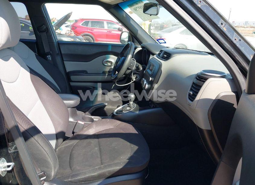 Photo 5 of 2016 Kia Soul (VIN KNDJN2A27G7298758)
