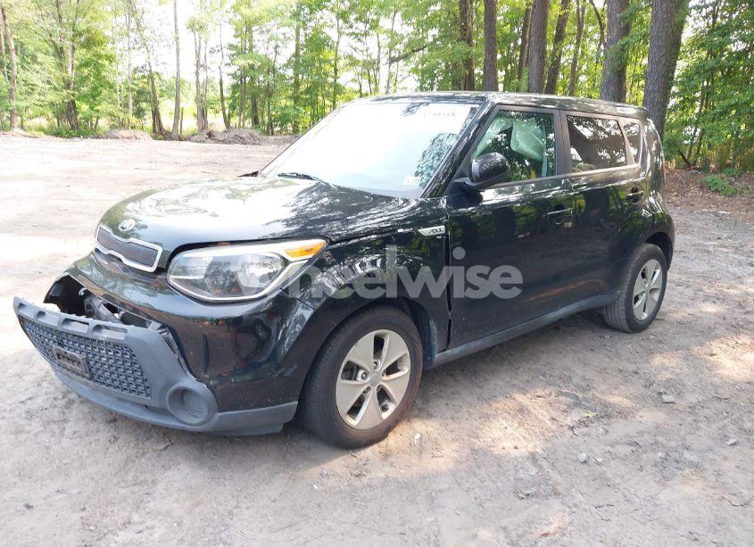 Photo 2 of 2016 Kia Soul (VIN KNDJN2A27G7321259)