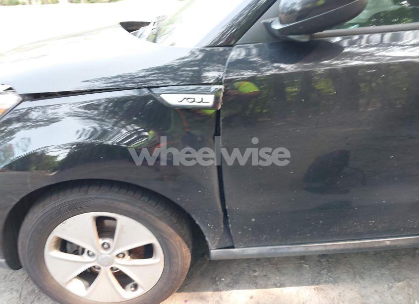 Photo 6 of 2016 Kia Soul (VIN KNDJN2A27G7321259)