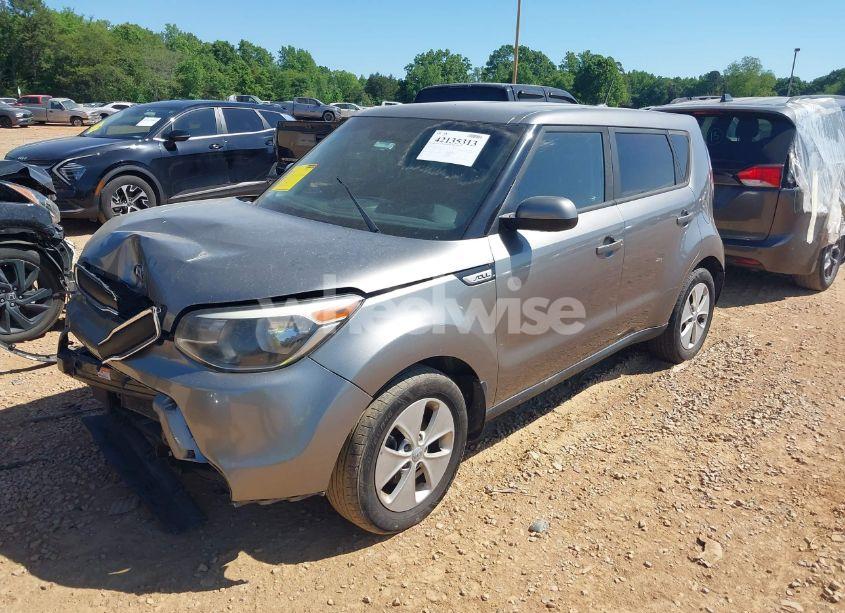 Photo 2 of 2016 Kia Soul (VIN KNDJN2A27G7389593)
