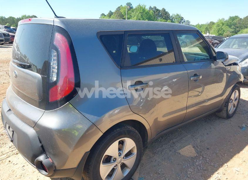 Photo 4 of 2016 Kia Soul (VIN KNDJN2A27G7389593)