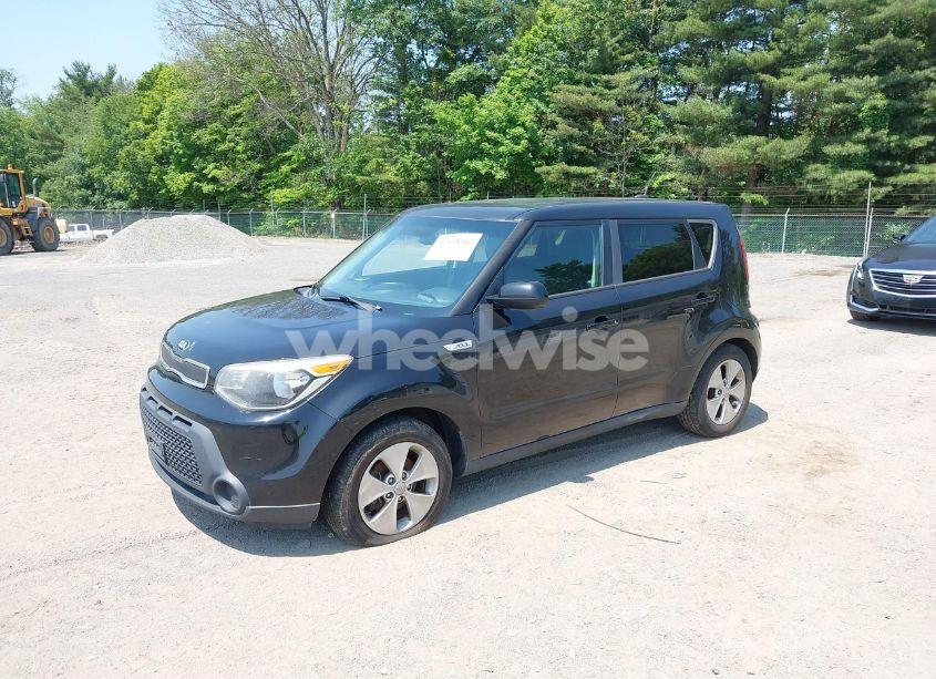 Photo 2 of 2016 Kia Soul (VIN KNDJN2A27G7838917)