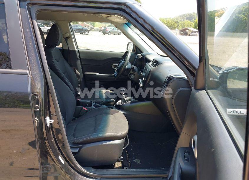 Photo 5 of 2016 Kia Soul (VIN KNDJN2A27G7838917)