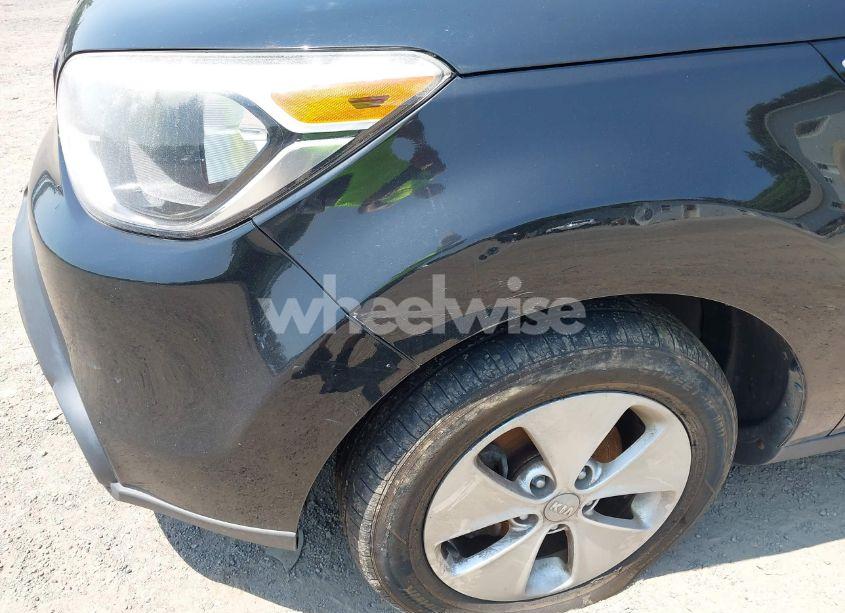 Photo 6 of 2016 Kia Soul (VIN KNDJN2A27G7838917)