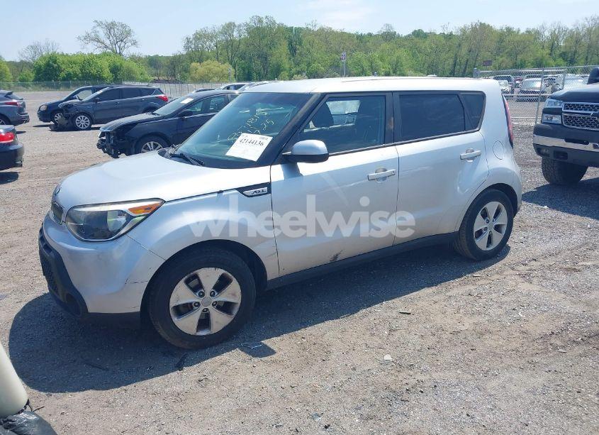 Photo 2 of 2016 Kia Soul (VIN KNDJN2A27G7844314)