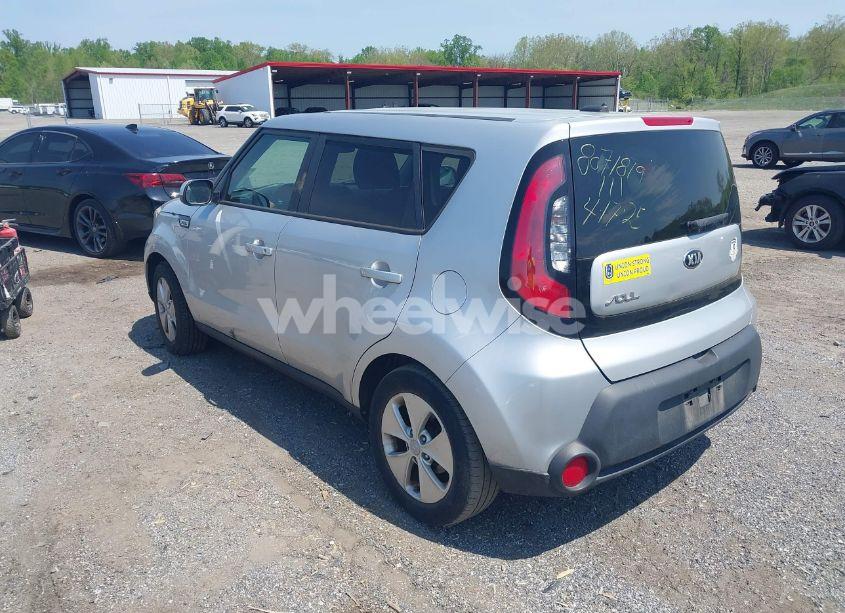 Photo 3 of 2016 Kia Soul (VIN KNDJN2A27G7844314)