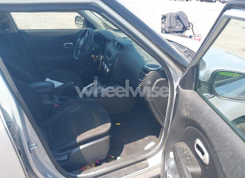 Photo 5 of 2016 Kia Soul (VIN KNDJN2A27G7844314)