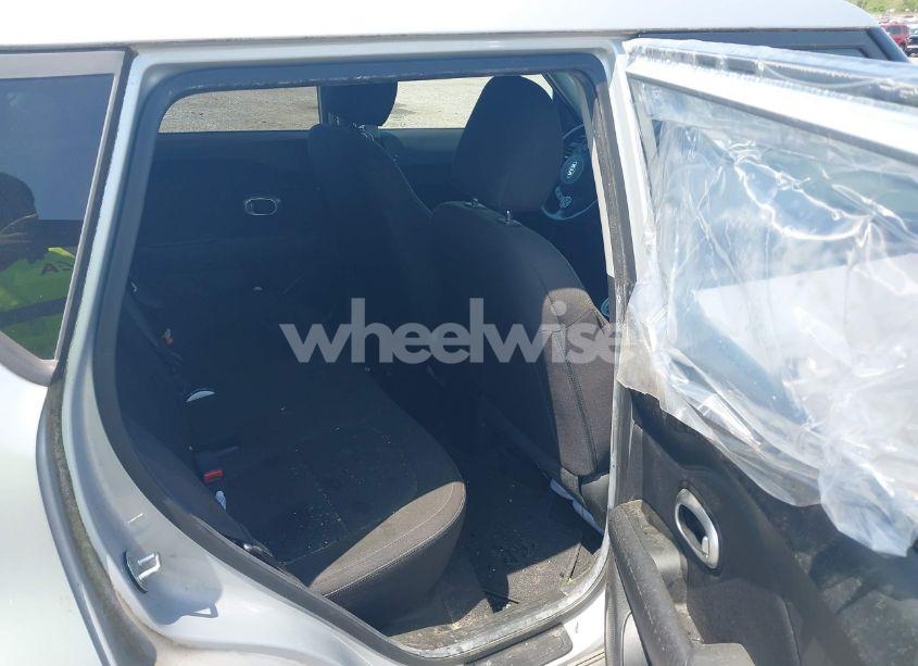 Photo 8 of 2016 Kia Soul (VIN KNDJN2A27G7844314)