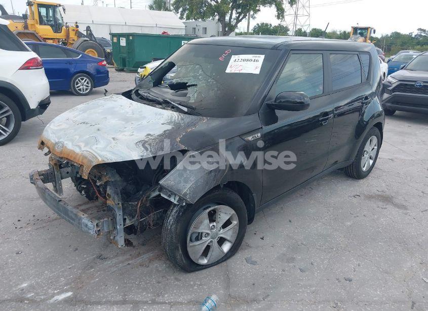 Photo 2 of 2016 Kia Soul (VIN KNDJN2A27G7847939)