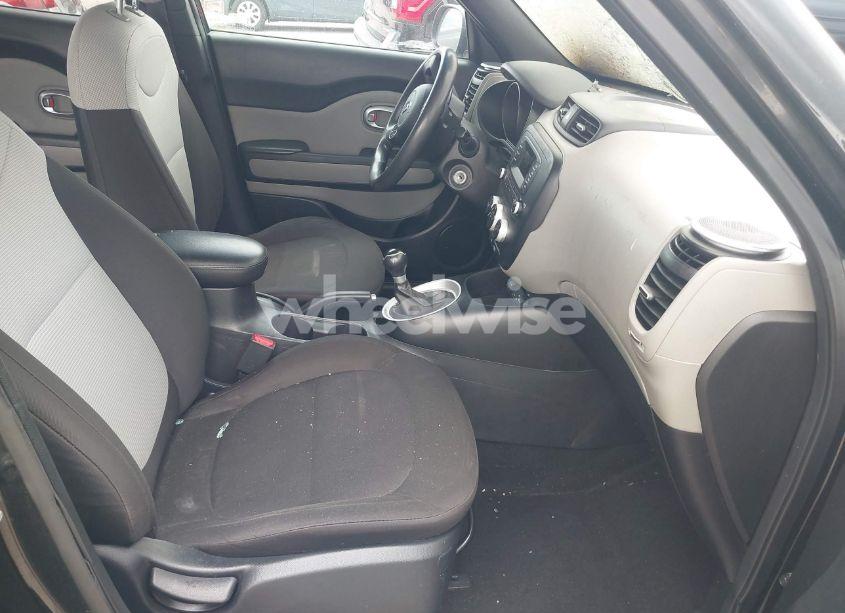 Photo 5 of 2016 Kia Soul (VIN KNDJN2A27G7847939)