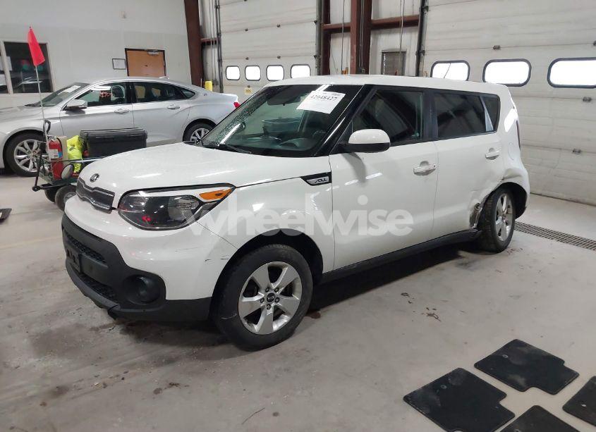 Photo 2 of 2017 Kia Soul (VIN KNDJN2A27H7419676)