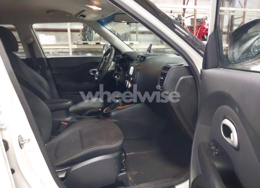 Photo 5 of 2017 Kia Soul (VIN KNDJN2A27H7419676)