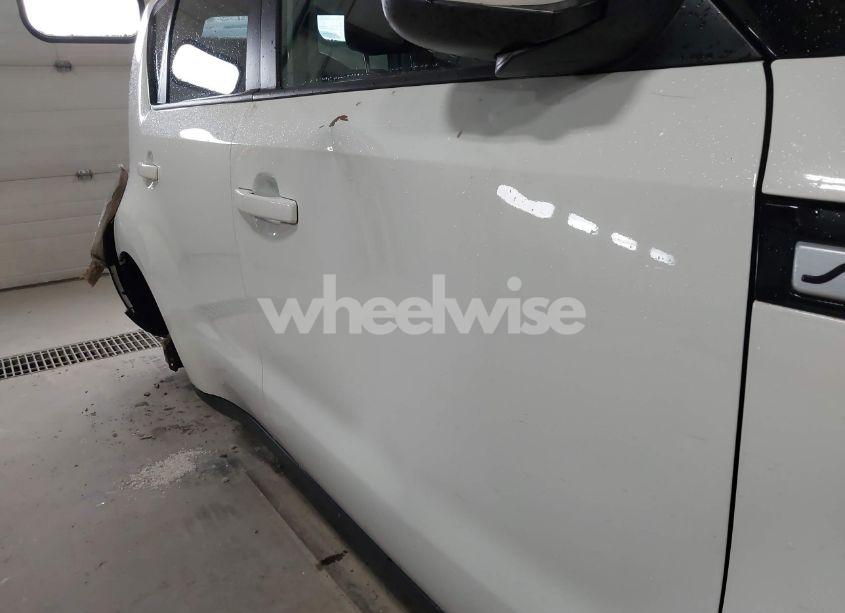 Photo 6 of 2017 Kia Soul (VIN KNDJN2A27H7419676)