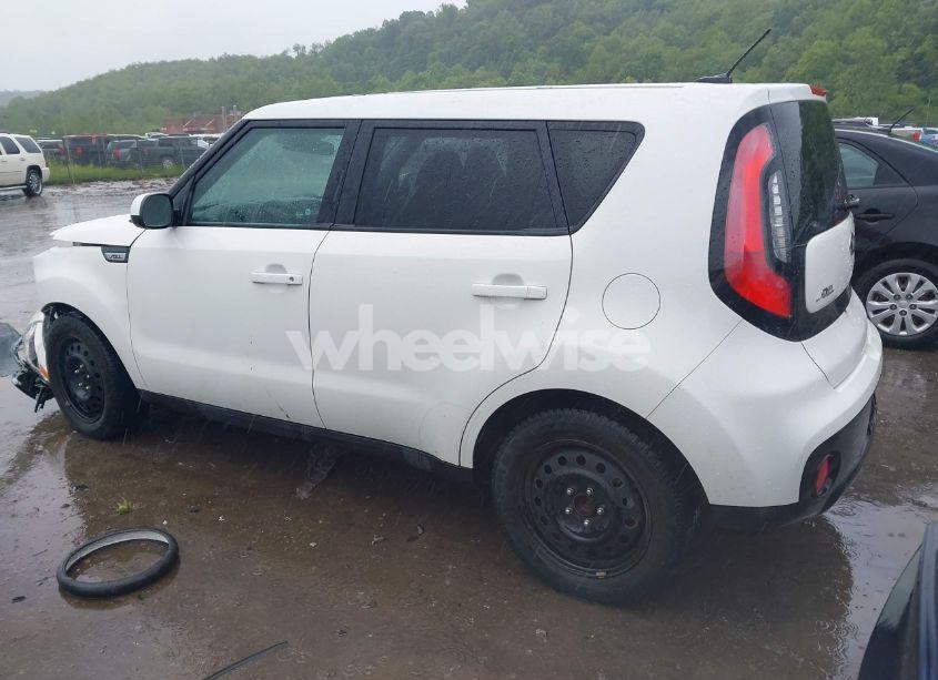 Photo 3 of 2017 Kia Soul ! (VIN KNDJN2A27H7452869)