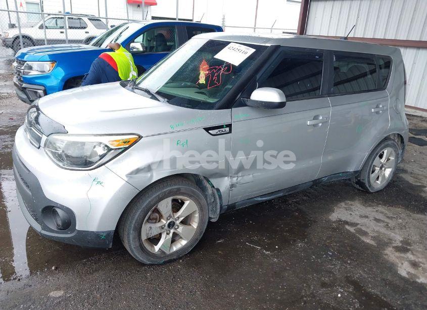 Photo 2 of 2017 Kia Soul (VIN KNDJN2A27H7453486)