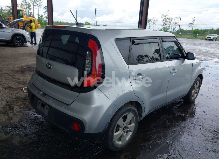 Photo 4 of 2017 Kia Soul (VIN KNDJN2A27H7453486)