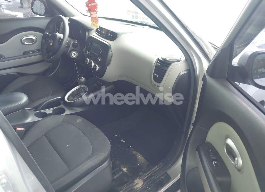 Photo 5 of 2017 Kia Soul (VIN KNDJN2A27H7453486)