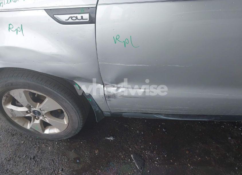 Photo 6 of 2017 Kia Soul (VIN KNDJN2A27H7453486)