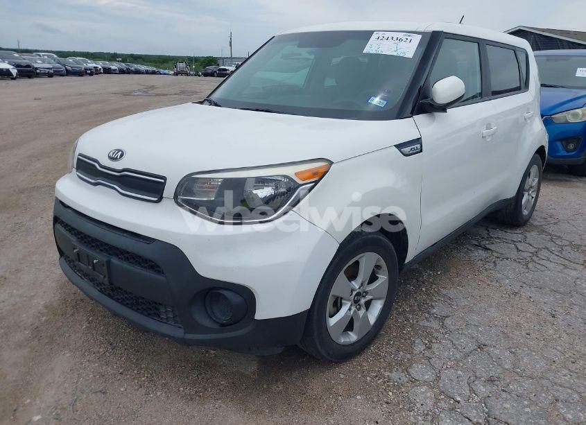 Photo 2 of 2017 Kia Soul ! (VIN KNDJN2A27H7465797)