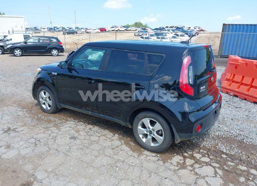 Photo 3 of 2018 Kia Soul (VIN KNDJN2A27J7504782)