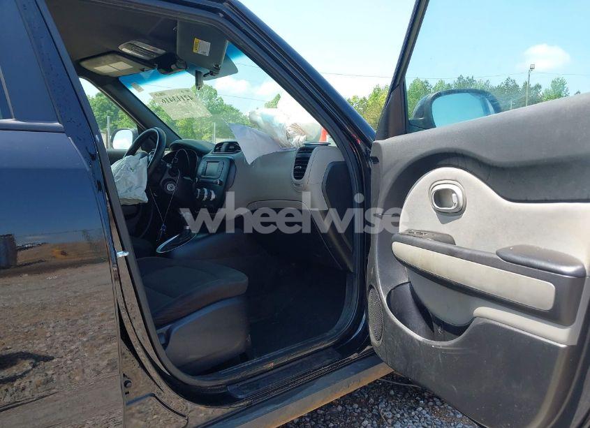 Photo 5 of 2018 Kia Soul (VIN KNDJN2A27J7504782)