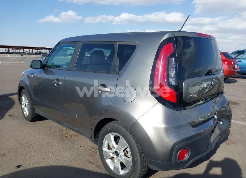 Photo 3 of 2018 Kia Soul (VIN KNDJN2A27J7578963)
