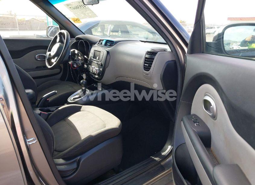 Photo 5 of 2018 Kia Soul (VIN KNDJN2A27J7578963)