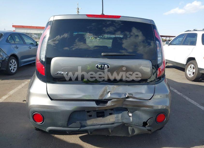 Photo 6 of 2018 Kia Soul (VIN KNDJN2A27J7578963)