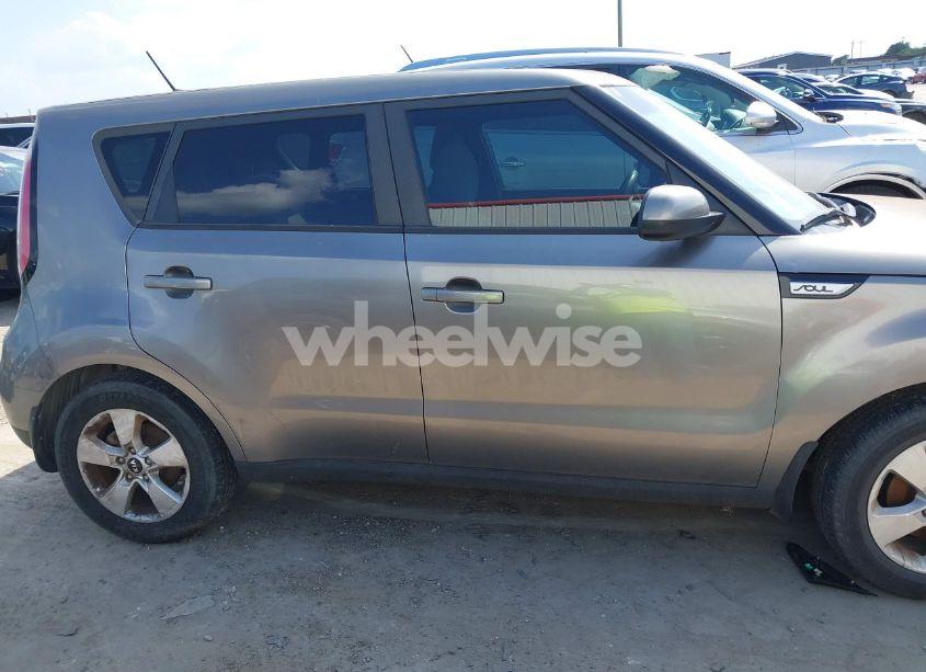 Photo 13 of 2018 Kia Soul (VIN KNDJN2A27J7596489)