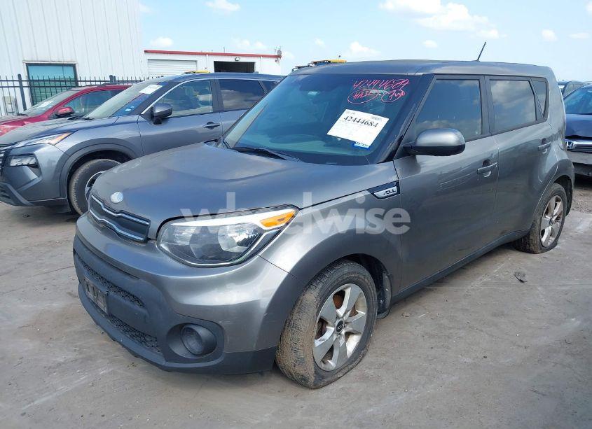 Photo 2 of 2018 Kia Soul (VIN KNDJN2A27J7596489)