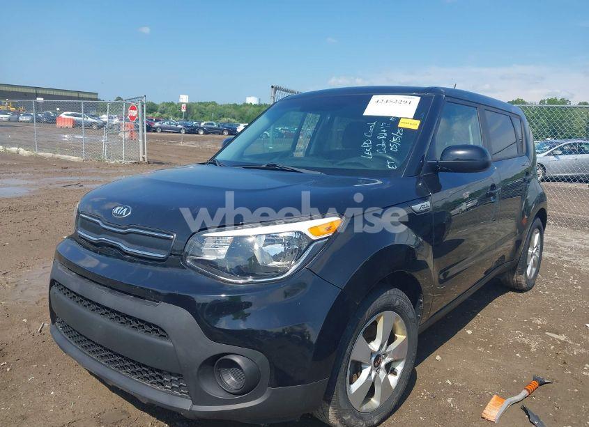 Photo 2 of 2018 Kia Soul (VIN KNDJN2A27J7903871)