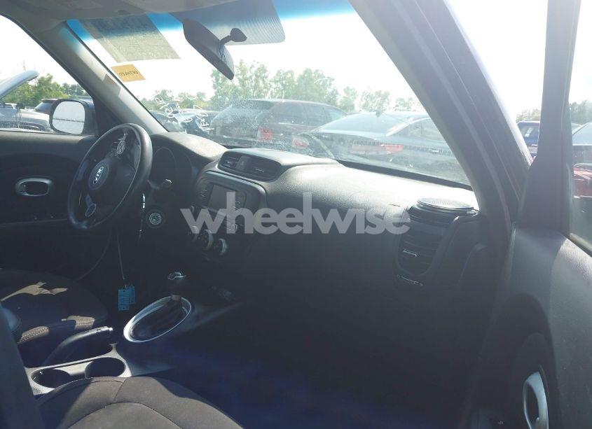 Photo 5 of 2018 Kia Soul (VIN KNDJN2A27J7903871)