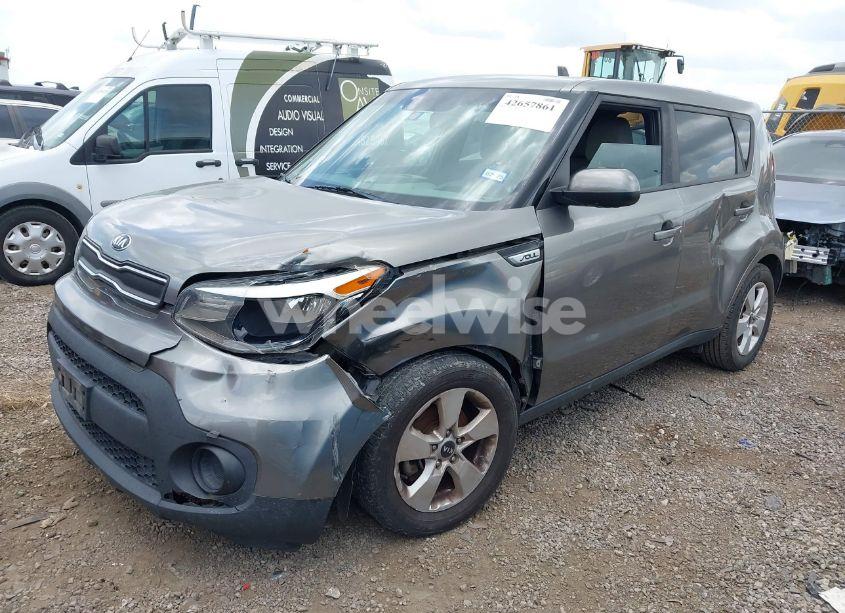 Photo 2 of 2019 Kia Soul (VIN KNDJN2A27K7673962)