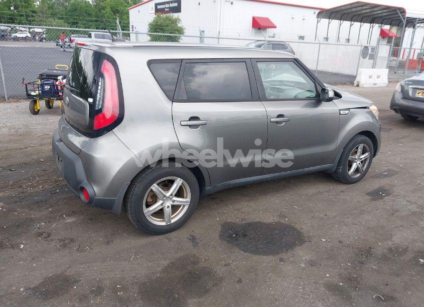 Photo 4 of 2015 Kia Soul (VIN KNDJN2A28F7113521)