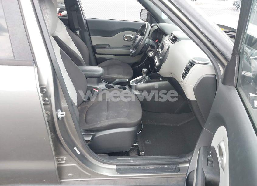 Photo 5 of 2015 Kia Soul (VIN KNDJN2A28F7113521)