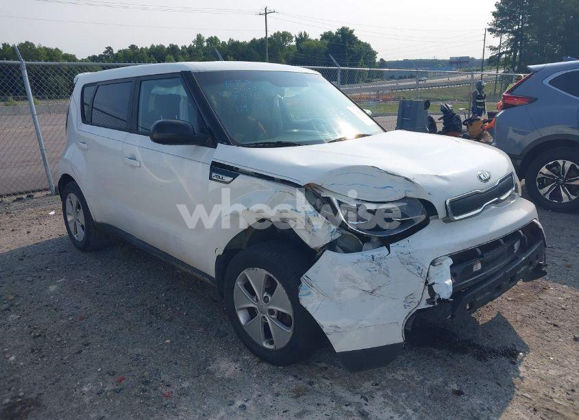 2015 Kia Soul (VIN KNDJN2A28F7138516) main photo