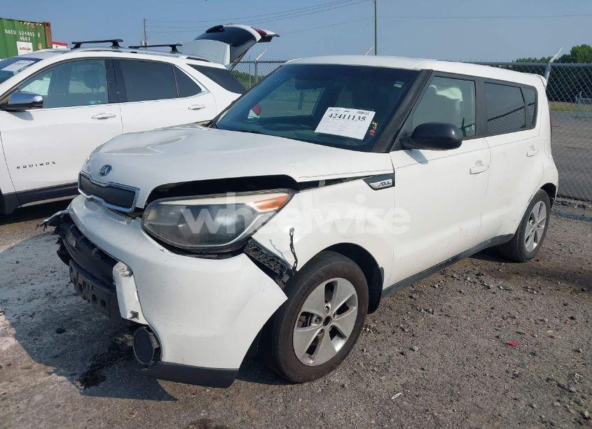 Photo 2 of 2015 Kia Soul (VIN KNDJN2A28F7138516)