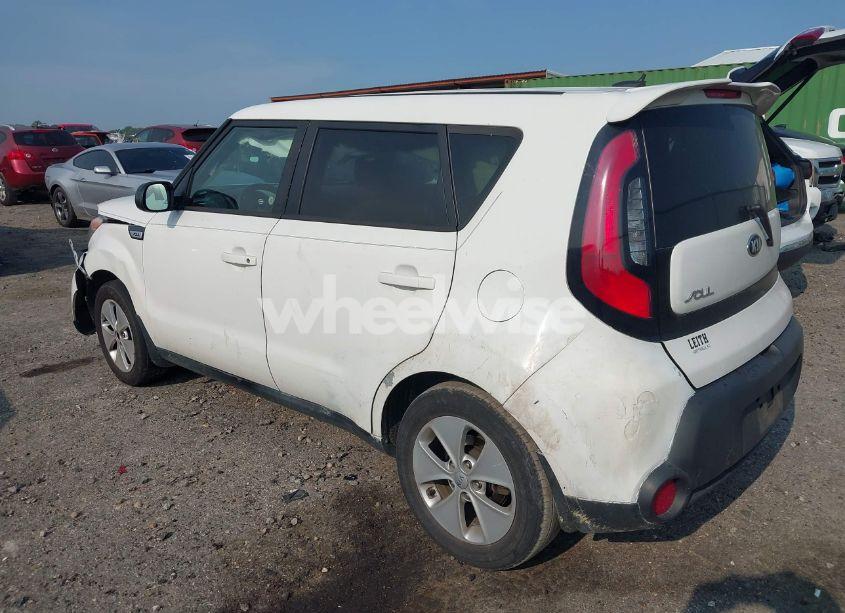 Photo 3 of 2015 Kia Soul (VIN KNDJN2A28F7138516)