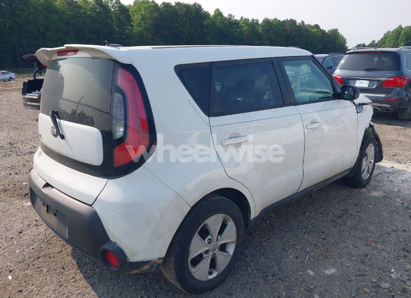 Photo 4 of 2015 Kia Soul (VIN KNDJN2A28F7138516)