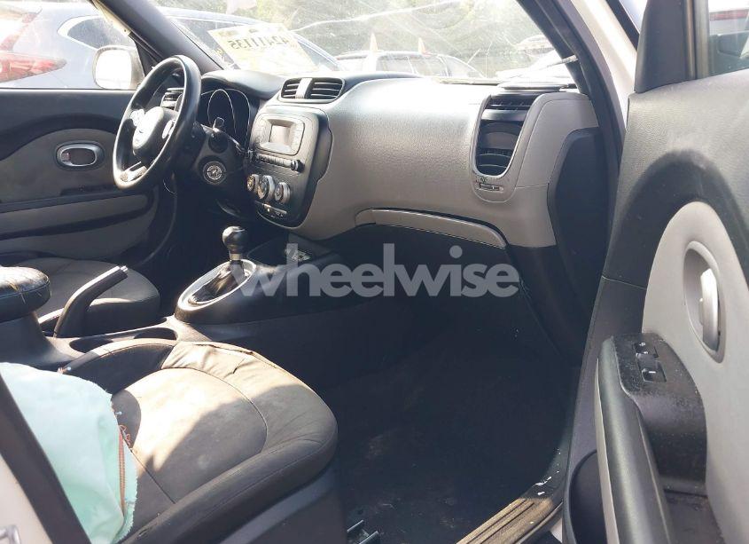 Photo 5 of 2015 Kia Soul (VIN KNDJN2A28F7138516)